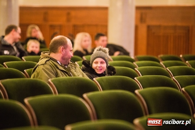 Zdjęcie w galerii na portalu naszraciborz.pl: Wielka Orkiestra Świątecznej Pomocy zagrała po raz 25. Światełko do nieba&nbsp; wiadomości z regionu