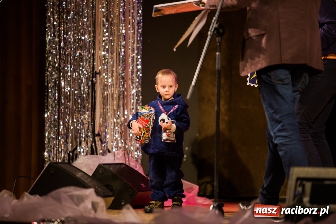 Zdjęcie w galerii na portalu naszraciborz.pl: Wielka Orkiestra Świątecznej Pomocy zagrała po raz 25. Światełko do nieba&nbsp; wiadomości z regionu