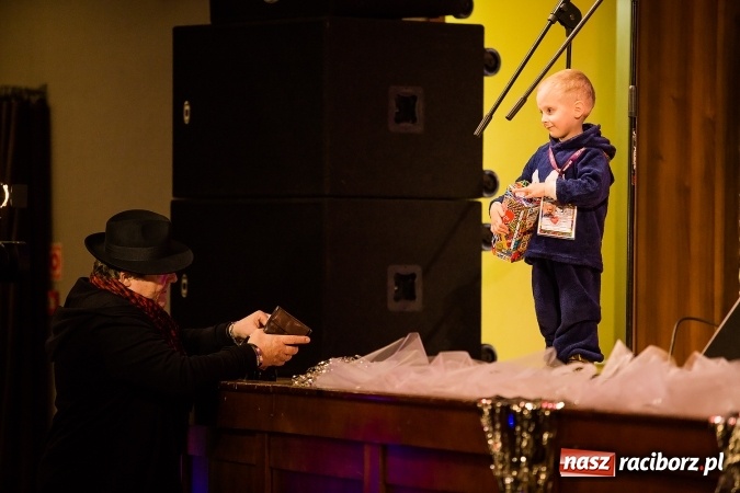 Zdjęcie w galerii na portalu naszraciborz.pl: Wielka Orkiestra Świątecznej Pomocy zagrała po raz 25. Światełko do nieba&nbsp; wiadomości z regionu