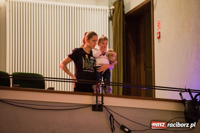 Zdjęcie w galerii na portalu naszraciborz.pl: Wielka Orkiestra Świątecznej Pomocy zagrała po raz 25. Światełko do nieba&nbsp; wiadomości z regionu