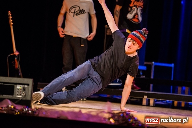 Zdjęcie w galerii na portalu naszraciborz.pl: Wielka Orkiestra Świątecznej Pomocy zagrała po raz 25. Światełko do nieba&nbsp; wiadomości z regionu