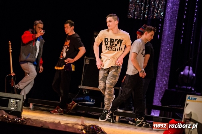 Zdjęcie w galerii na portalu naszraciborz.pl: Wielka Orkiestra Świątecznej Pomocy zagrała po raz 25. Światełko do nieba&nbsp; wiadomości z regionu