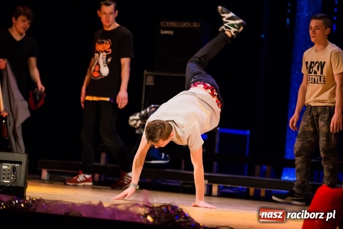 Zdjęcie w galerii na portalu naszraciborz.pl: Wielka Orkiestra Świątecznej Pomocy zagrała po raz 25. Światełko do nieba&nbsp; wiadomości z regionu