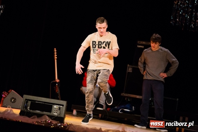 Zdjęcie w galerii na portalu naszraciborz.pl: Wielka Orkiestra Świątecznej Pomocy zagrała po raz 25. Światełko do nieba&nbsp; wiadomości z regionu