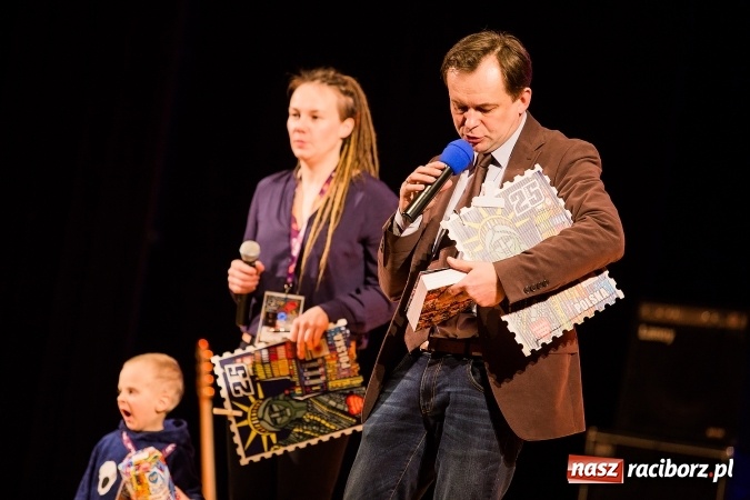 Zdjęcie w galerii na portalu naszraciborz.pl: Wielka Orkiestra Świątecznej Pomocy zagrała po raz 25. Światełko do nieba&nbsp; wiadomości z regionu