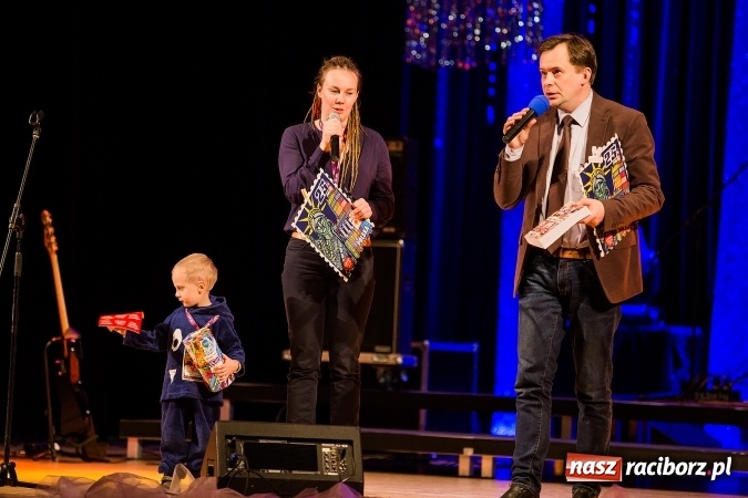 Zdjęcie w galerii na portalu naszraciborz.pl: Wielka Orkiestra Świątecznej Pomocy zagrała po raz 25. Światełko do nieba&nbsp; wiadomości z regionu