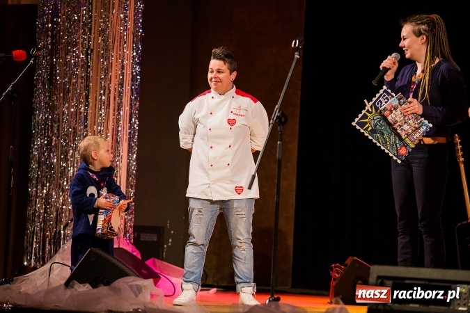 Zdjęcie w galerii na portalu naszraciborz.pl: Wielka Orkiestra Świątecznej Pomocy zagrała po raz 25. Światełko do nieba&nbsp; wiadomości z regionu