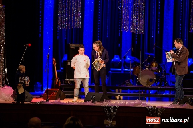 Zdjęcie w galerii na portalu naszraciborz.pl: Wielka Orkiestra Świątecznej Pomocy zagrała po raz 25. Światełko do nieba&nbsp; wiadomości z regionu