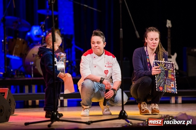 Zdjęcie w galerii na portalu naszraciborz.pl: Wielka Orkiestra Świątecznej Pomocy zagrała po raz 25. Światełko do nieba&nbsp; wiadomości z regionu