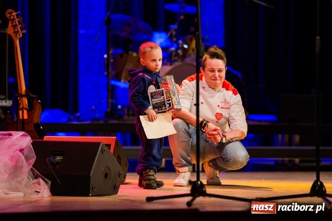 Zdjęcie w galerii na portalu naszraciborz.pl: Wielka Orkiestra Świątecznej Pomocy zagrała po raz 25. Światełko do nieba&nbsp; wiadomości z regionu