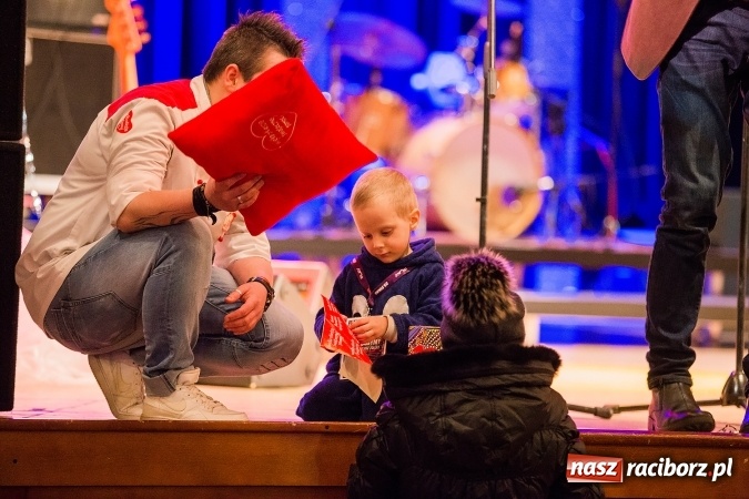 Zdjęcie w galerii na portalu naszraciborz.pl: Wielka Orkiestra Świątecznej Pomocy zagrała po raz 25. Światełko do nieba&nbsp; wiadomości z regionu
