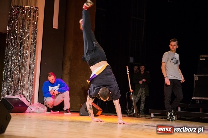 Zdjęcie w galerii na portalu naszraciborz.pl: Wielka Orkiestra Świątecznej Pomocy zagrała po raz 25. Światełko do nieba&nbsp; wiadomości z regionu