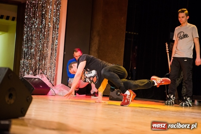 Zdjęcie w galerii na portalu naszraciborz.pl: Wielka Orkiestra Świątecznej Pomocy zagrała po raz 25. Światełko do nieba&nbsp; wiadomości z regionu