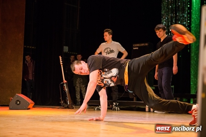 Zdjęcie w galerii na portalu naszraciborz.pl: Wielka Orkiestra Świątecznej Pomocy zagrała po raz 25. Światełko do nieba&nbsp; wiadomości z regionu