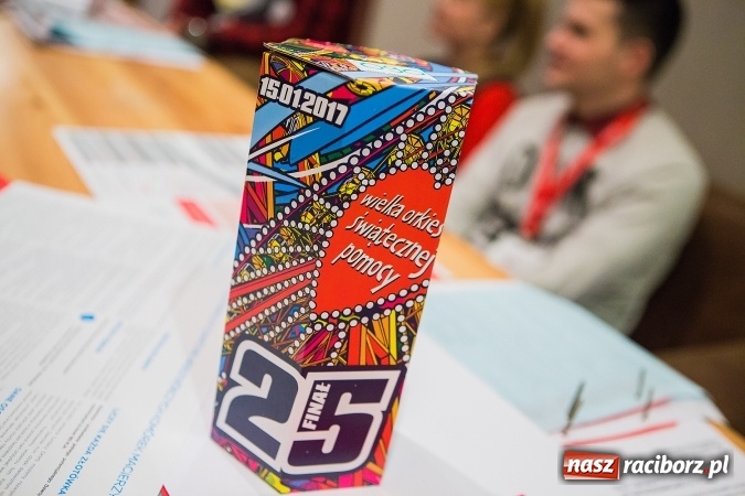 Zdjęcie w galerii na portalu naszraciborz.pl: Wielka Orkiestra Świątecznej Pomocy zagrała po raz 25. Światełko do nieba&nbsp; wiadomości z regionu