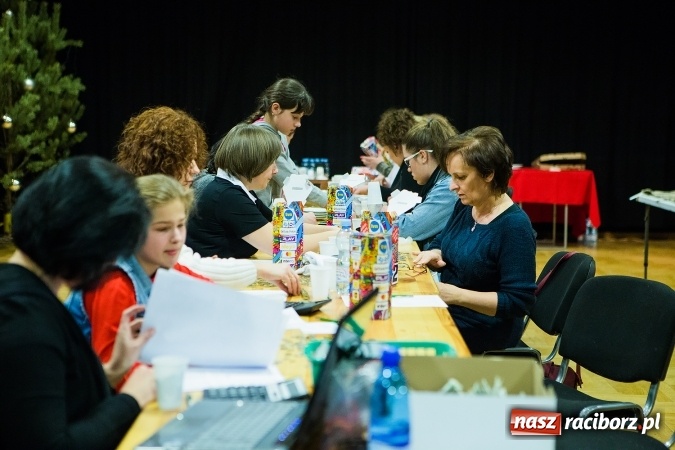 Zdjęcie w galerii na portalu naszraciborz.pl: Wielka Orkiestra Świątecznej Pomocy zagrała po raz 25. Światełko do nieba&nbsp; wiadomości z regionu