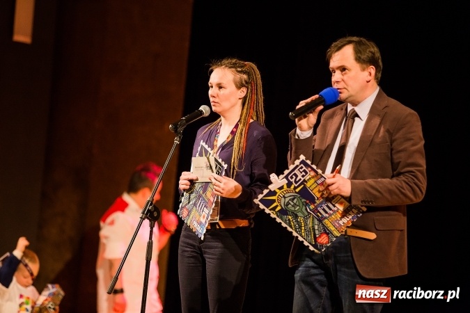 Zdjęcie w galerii na portalu naszraciborz.pl: Wielka Orkiestra Świątecznej Pomocy zagrała po raz 25. Światełko do nieba&nbsp; wiadomości z regionu