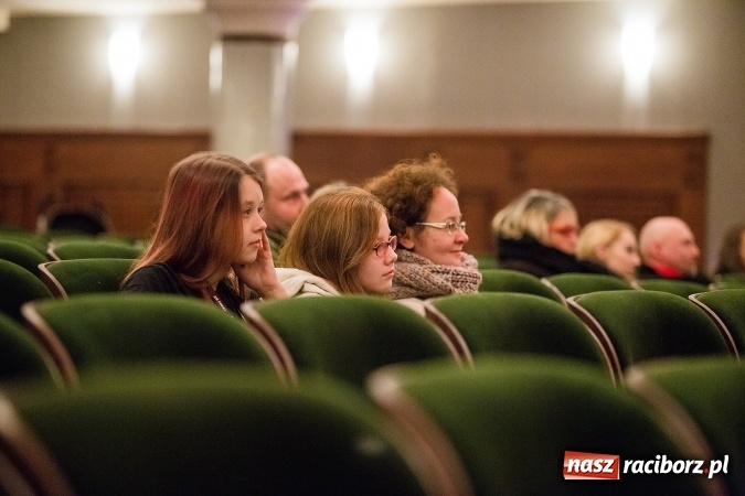 Zdjęcie w galerii na portalu naszraciborz.pl: Wielka Orkiestra Świątecznej Pomocy zagrała po raz 25. Światełko do nieba&nbsp; wiadomości z regionu