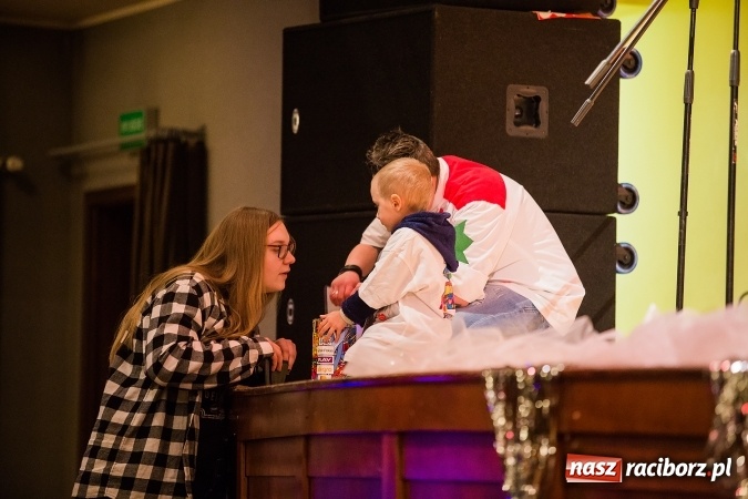 Zdjęcie w galerii na portalu naszraciborz.pl: Wielka Orkiestra Świątecznej Pomocy zagrała po raz 25. Światełko do nieba&nbsp; wiadomości z regionu