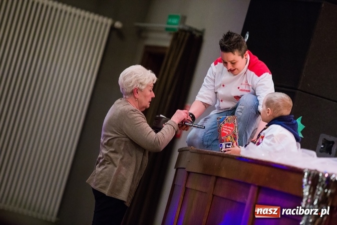 Zdjęcie w galerii na portalu naszraciborz.pl: Wielka Orkiestra Świątecznej Pomocy zagrała po raz 25. Światełko do nieba&nbsp; wiadomości z regionu