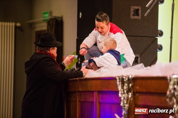 Zdjęcie w galerii na portalu naszraciborz.pl: Wielka Orkiestra Świątecznej Pomocy zagrała po raz 25. Światełko do nieba&nbsp; wiadomości z regionu