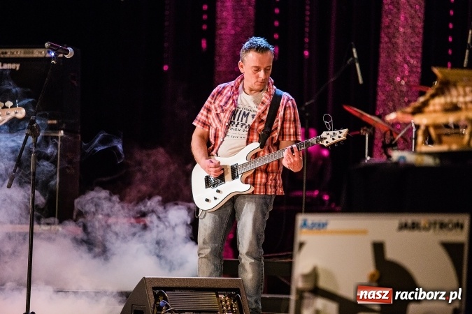 Zdjęcie w galerii na portalu naszraciborz.pl: Wielka Orkiestra Świątecznej Pomocy zagrała po raz 25. Światełko do nieba&nbsp; wiadomości z regionu