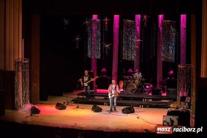 Zdjęcie w galerii na portalu naszraciborz.pl: Wielka Orkiestra Świątecznej Pomocy zagrała po raz 25. Światełko do nieba&nbsp; wiadomości z regionu