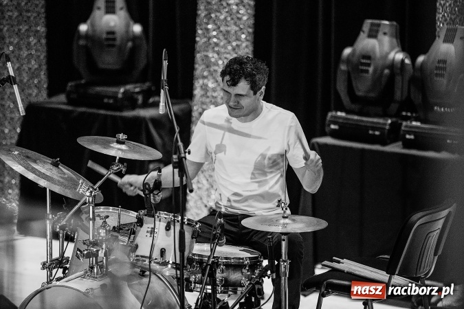 Zdjęcie w galerii na portalu naszraciborz.pl: Wielka Orkiestra Świątecznej Pomocy zagrała po raz 25. Światełko do nieba&nbsp; wiadomości z regionu