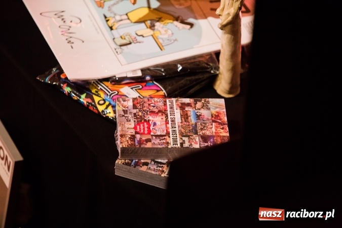 Zdjęcie w galerii na portalu naszraciborz.pl: Wielka Orkiestra Świątecznej Pomocy zagrała po raz 25. Światełko do nieba&nbsp; wiadomości z regionu