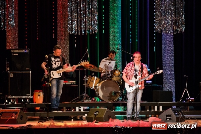 Zdjęcie w galerii na portalu naszraciborz.pl: Wielka Orkiestra Świątecznej Pomocy zagrała po raz 25. Światełko do nieba&nbsp; wiadomości z regionu