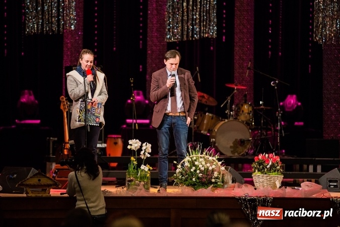 Zdjęcie w galerii na portalu naszraciborz.pl: Wielka Orkiestra Świątecznej Pomocy zagrała po raz 25. Światełko do nieba&nbsp; wiadomości z regionu