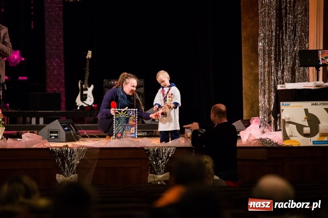 Zdjęcie w galerii na portalu naszraciborz.pl: Wielka Orkiestra Świątecznej Pomocy zagrała po raz 25. Światełko do nieba&nbsp; wiadomości z regionu