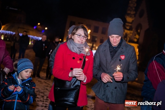 Zdjęcie w galerii na portalu naszraciborz.pl: Wielka Orkiestra Świątecznej Pomocy zagrała po raz 25. Światełko do nieba&nbsp; wiadomości z regionu