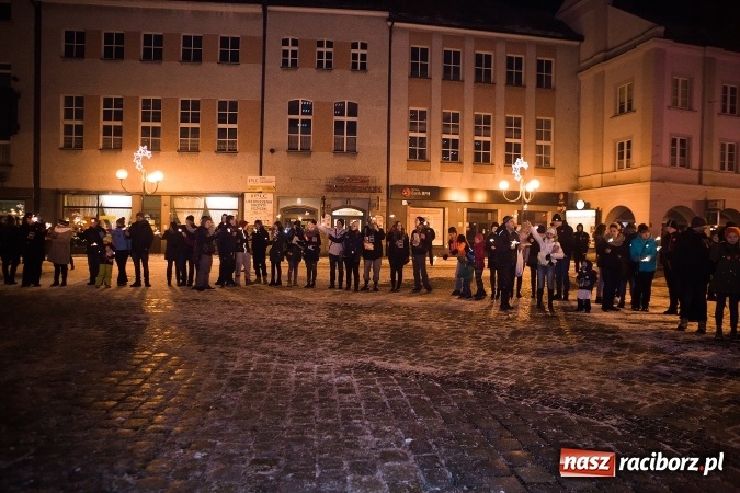 Zdjęcie w galerii na portalu naszraciborz.pl: Wielka Orkiestra Świątecznej Pomocy zagrała po raz 25. Światełko do nieba&nbsp; wiadomości z regionu