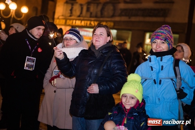 Zdjęcie w galerii na portalu naszraciborz.pl: Wielka Orkiestra Świątecznej Pomocy zagrała po raz 25. Światełko do nieba&nbsp; wiadomości z regionu