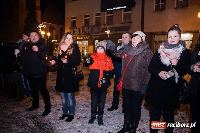 Zdjęcie w galerii na portalu naszraciborz.pl: Wielka Orkiestra Świątecznej Pomocy zagrała po raz 25. Światełko do nieba&nbsp; wiadomości z regionu