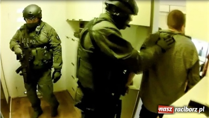 Zdjęcie w galerii na portalu naszraciborz.pl: Trzech członków grupy zajmującej się organizowaniem nielegalnej migracji zasiądzie na ławie oskarżonych  wiadomości z regionu