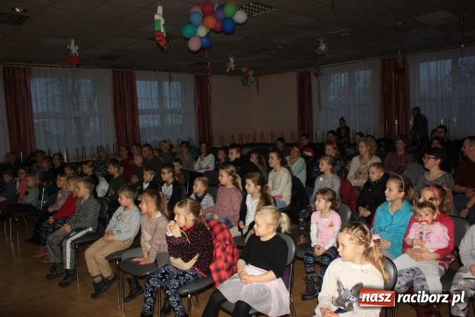 Zdjęcie w galerii na portalu naszraciborz.pl: Pan Twardowski na początek ferii w gminie Krzanowice wiadomości z regionu