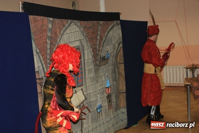 Zdjęcie w galerii na portalu naszraciborz.pl: Pan Twardowski na początek ferii w gminie Krzanowice wiadomości z regionu