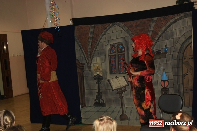 Zdjęcie w galerii na portalu naszraciborz.pl: Pan Twardowski na początek ferii w gminie Krzanowice wiadomości z regionu