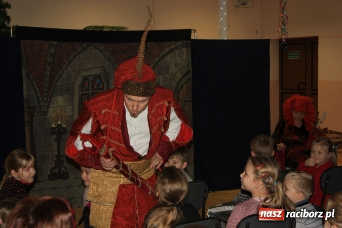 Zdjęcie w galerii na portalu naszraciborz.pl: Pan Twardowski na początek ferii w gminie Krzanowice wiadomości z regionu