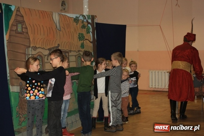 Zdjęcie w galerii na portalu naszraciborz.pl: Pan Twardowski na początek ferii w gminie Krzanowice wiadomości z regionu