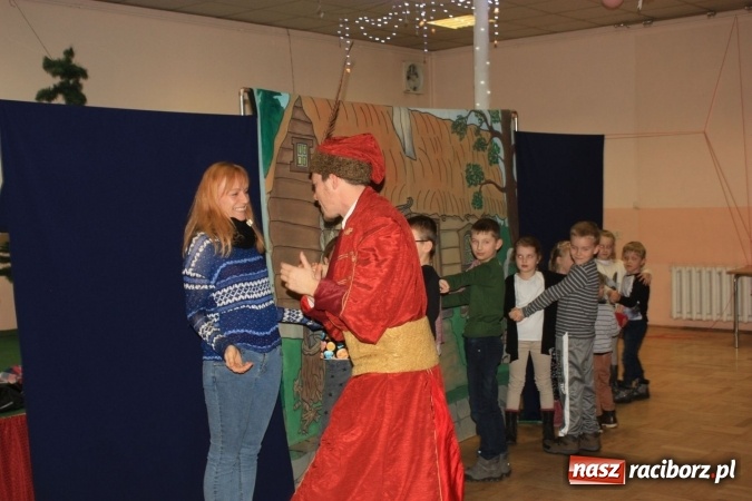 Zdjęcie w galerii na portalu naszraciborz.pl: Pan Twardowski na początek ferii w gminie Krzanowice wiadomości z regionu