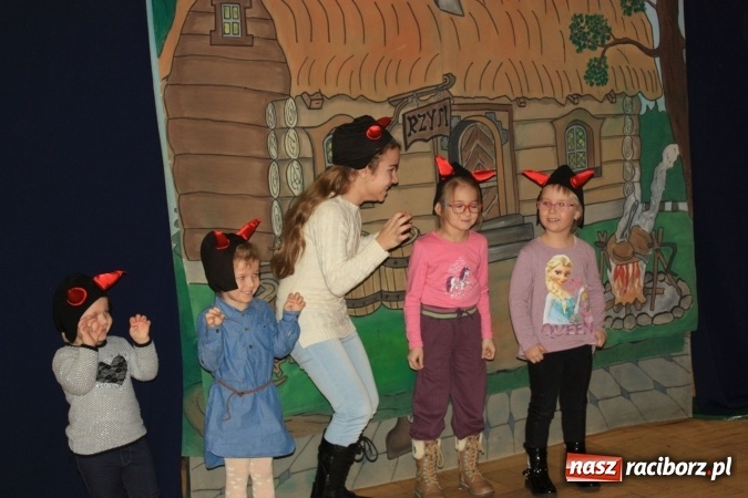 Zdjęcie w galerii na portalu naszraciborz.pl: Pan Twardowski na początek ferii w gminie Krzanowice wiadomości z regionu