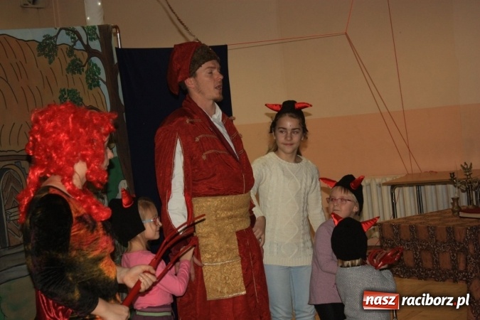 Zdjęcie w galerii na portalu naszraciborz.pl: Pan Twardowski na początek ferii w gminie Krzanowice wiadomości z regionu