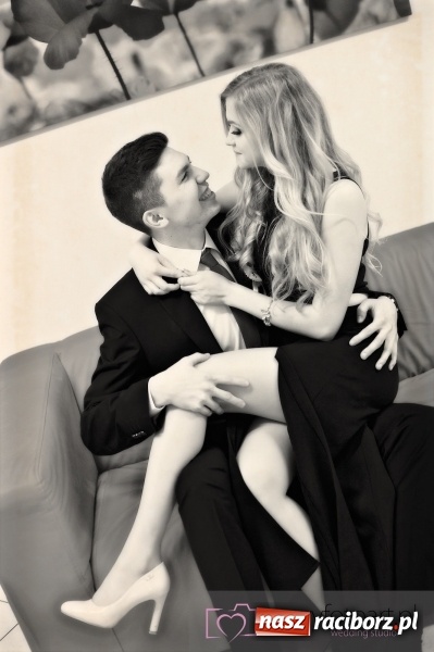 Zdjęcie w galerii na portalu naszraciborz.pl: Raciborskich studniówek czar. Profesjonalna sesja z balu liceum przy ul. Kasprowicza wiadomości z regionu