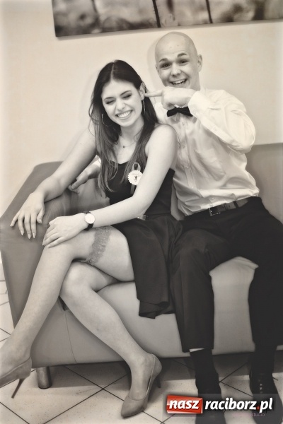 Zdjęcie w galerii na portalu naszraciborz.pl: Raciborskich studniówek czar. Profesjonalna sesja z balu liceum przy ul. Kasprowicza wiadomości z regionu