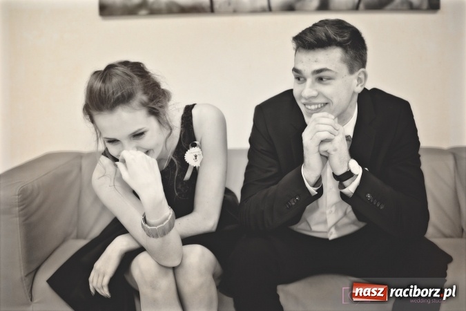 Zdjęcie w galerii na portalu naszraciborz.pl: Raciborskich studniówek czar. Profesjonalna sesja z balu liceum przy ul. Kasprowicza wiadomości z regionu