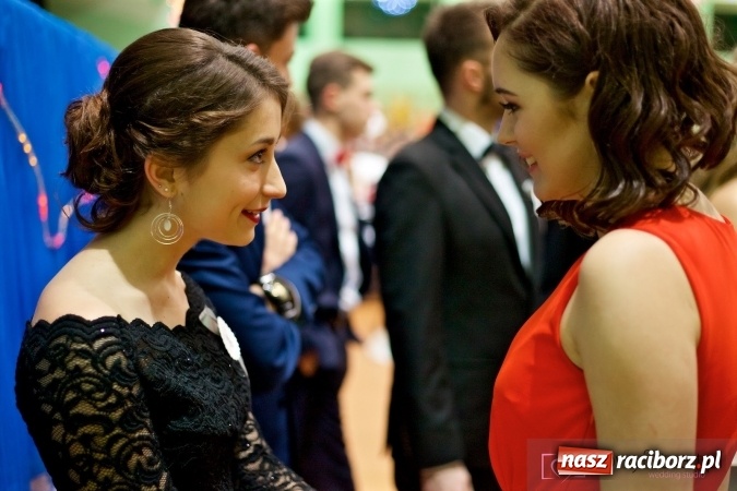 Zdjęcie w galerii na portalu naszraciborz.pl: Raciborskich studniówek czar. Profesjonalna sesja z balu liceum przy ul. Kasprowicza wiadomości z regionu