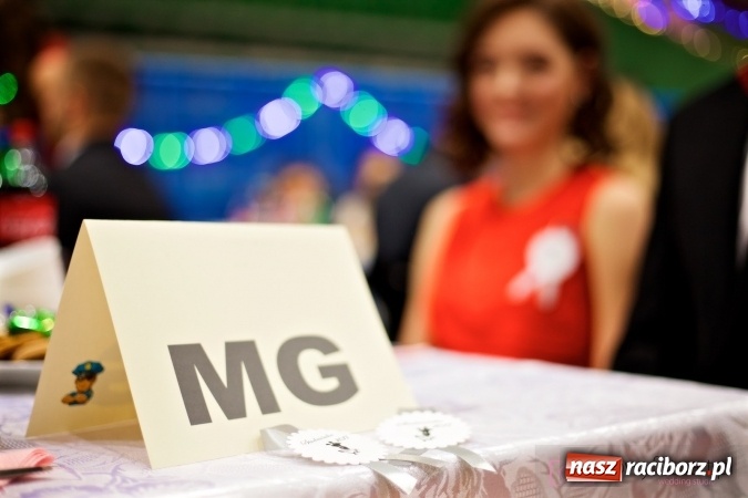 Zdjęcie w galerii na portalu naszraciborz.pl: Raciborskich studniówek czar. Profesjonalna sesja z balu liceum przy ul. Kasprowicza wiadomości z regionu